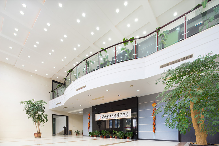 1470887434506053772E.jpg intro02.jpg