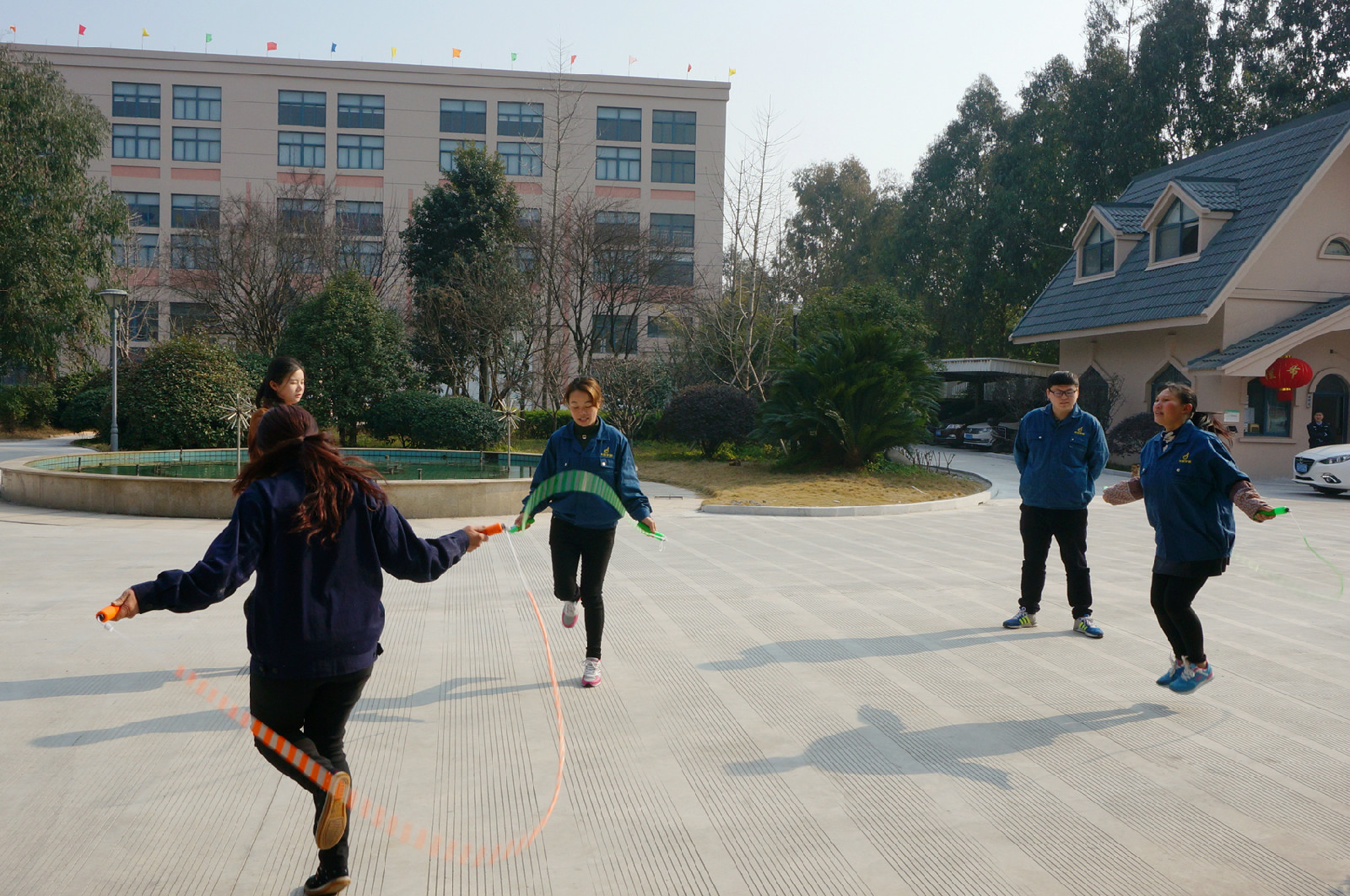 1489220548927036B2tn.jpg DSC05909-2.jpg